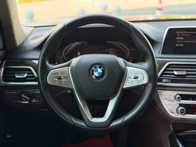 BMW 7 Series — Фото автомобиля 15
