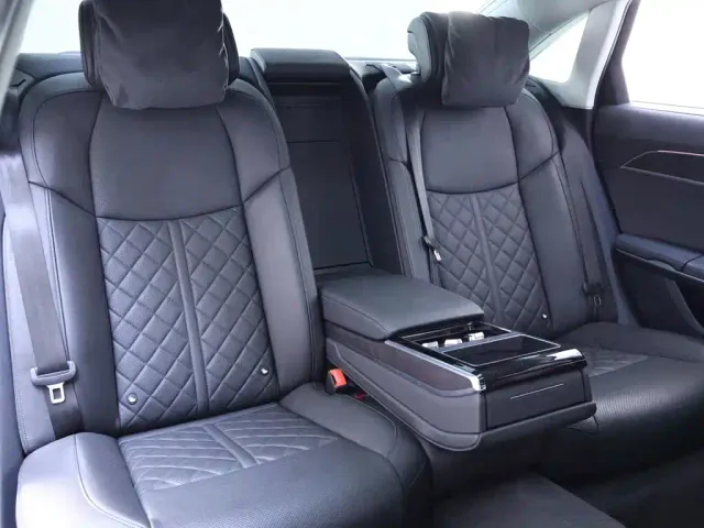 Audi A8 — Фото автомобиля 23