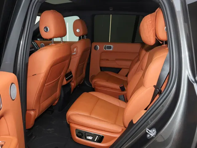 Li Auto L8 — Фото автомобиля 10