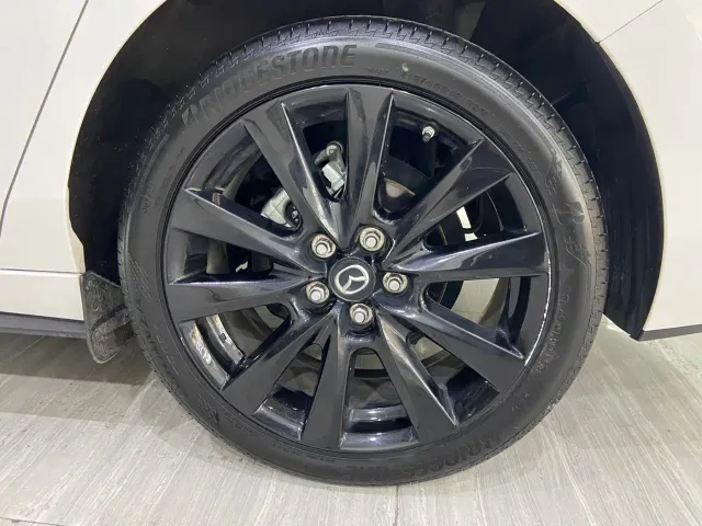 Mazda Axela — Фото автомобиля 10