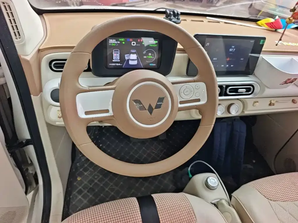 Wuling Motors Hongguang MINIEV 2024 3rd Gen 215km Advanced — Фото автомобиля 10