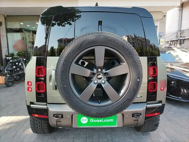 Land Rover Defender — Фото автомобиля 5