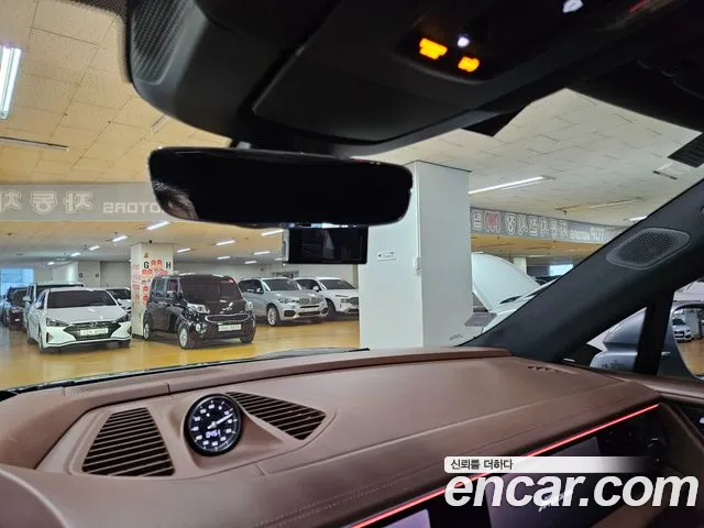 Porsche Macan Electric — Фото автомобиля 12