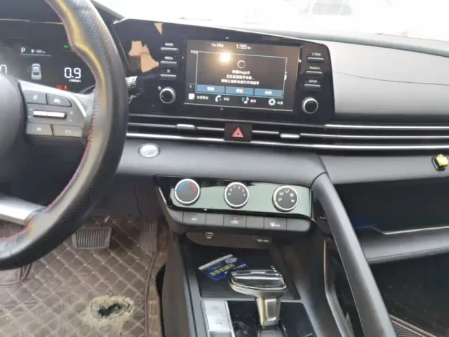 Hyundai Elantra — Фото автомобиля 12