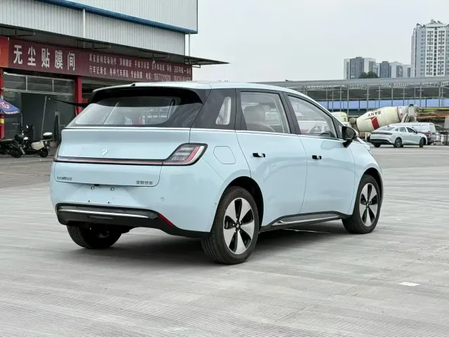 Baojun Cloud — Фото автомобиля 6