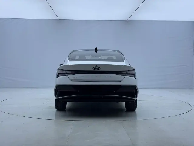 Hyundai Elantra — Фото автомобиля 5