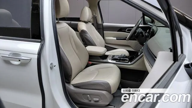 Kia Carnival Generation 4 — Фото автомобиля 18