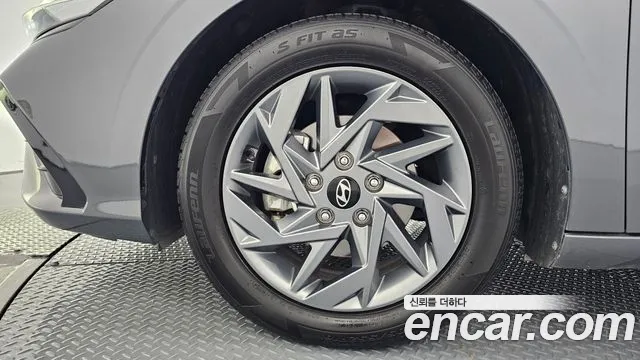 Hyundai Avante CN7 — Фото автомобиля 5