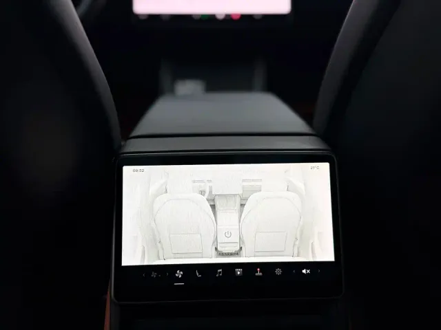Tesla Model 3 — Фото автомобиля 14