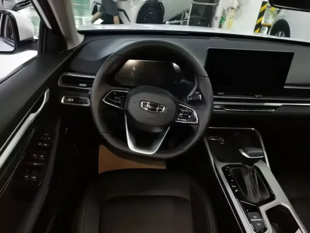 Geely Emgrand — Фото автомобиля 6