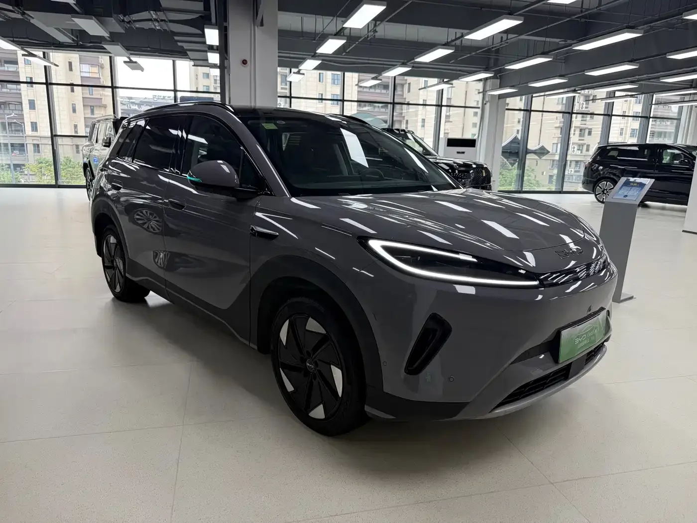 BYD Hai Shi 05 EV 2025 520KM Flagship Smart Navigation Edition — Фото автомобиля 3