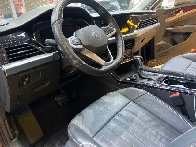 Volkswagen Passat — Фото автомобиля 5