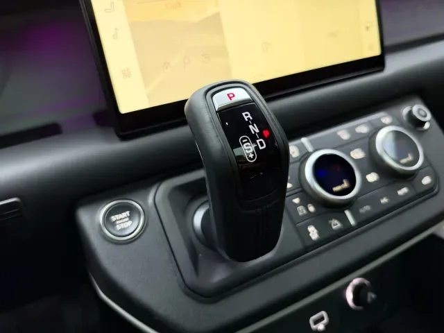 Land Rover Defender — Фото автомобиля 11