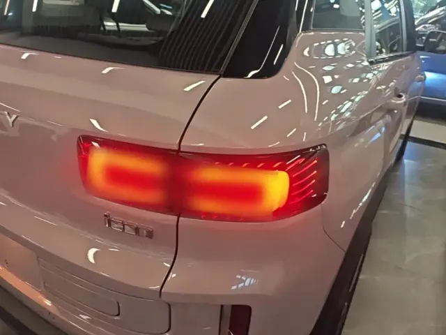 Geely ICON — Фото автомобиля 7