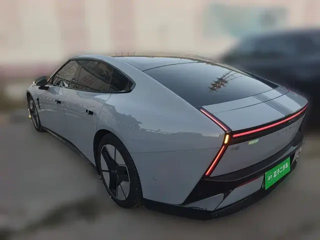 Xpeng P7 — Фото автомобиля 24