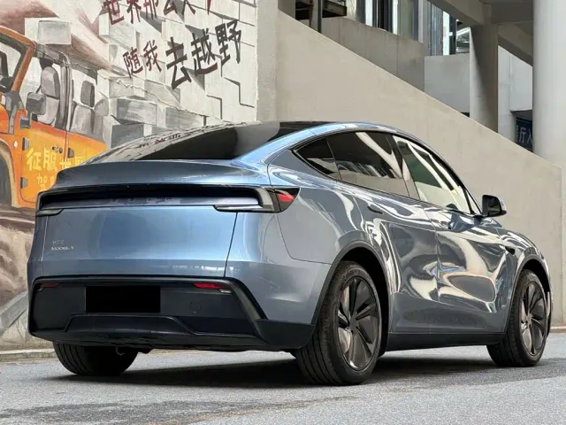 Tesla Model Y — Фото автомобиля 5
