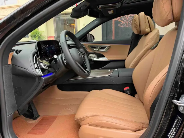 Mercedes-Benz E-Class — Фото автомобиля 4