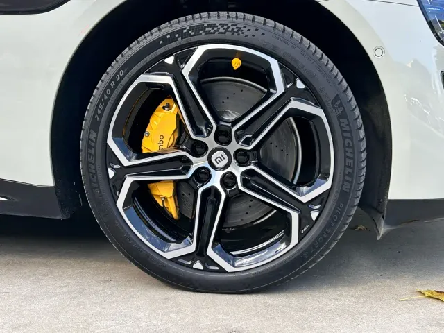 Xiaomi SU7 — Фото автомобиля 19