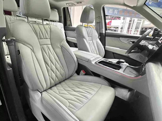 GAC Trumpchi GS8 — Фото автомобиля 29