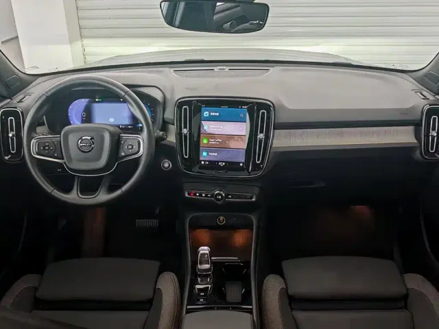 Volvo XC40 — Фото автомобиля 16