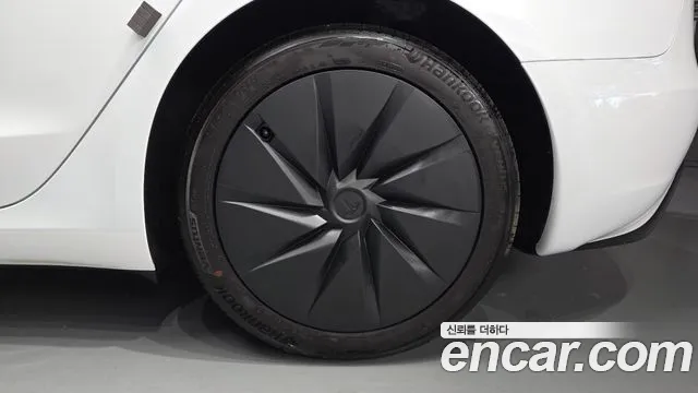 Tesla Model 3 — Фото автомобиля 6