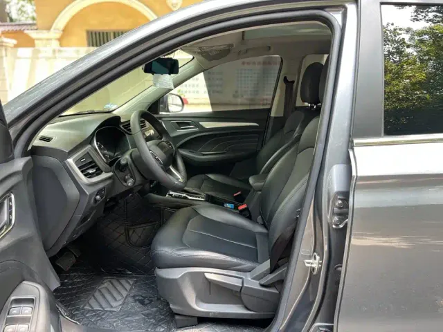 Roewe RX3 — Фото автомобиля 9