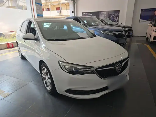 Buick Excelle — Фото автомобиля 3