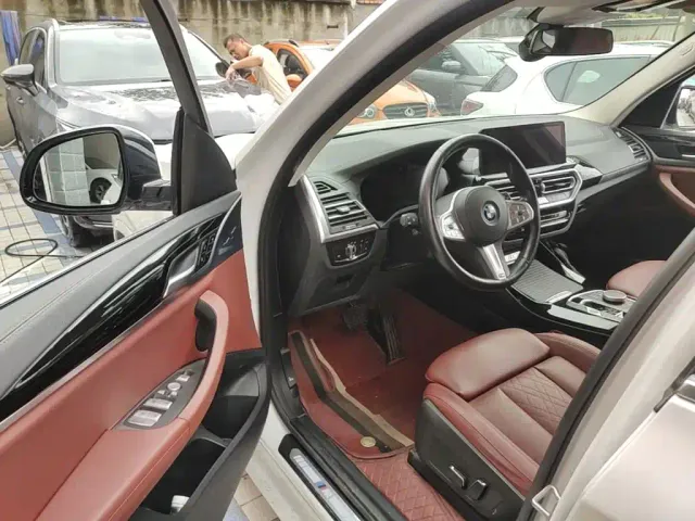 BMW iX3 — Фото автомобиля 15