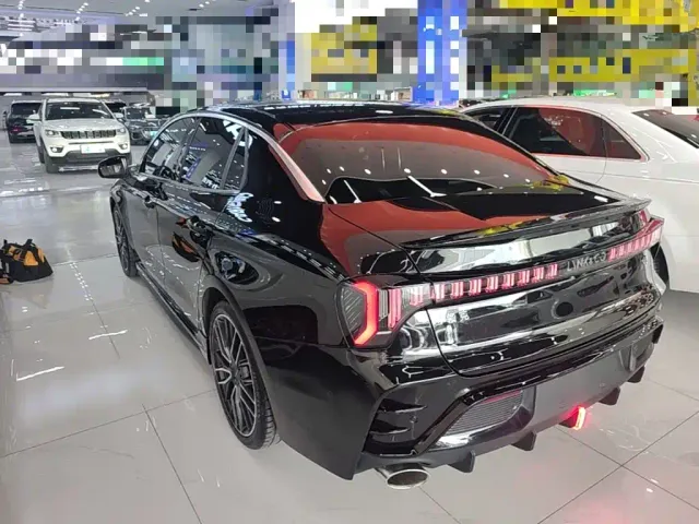 Lynk & Co 03 — Фото автомобиля 4