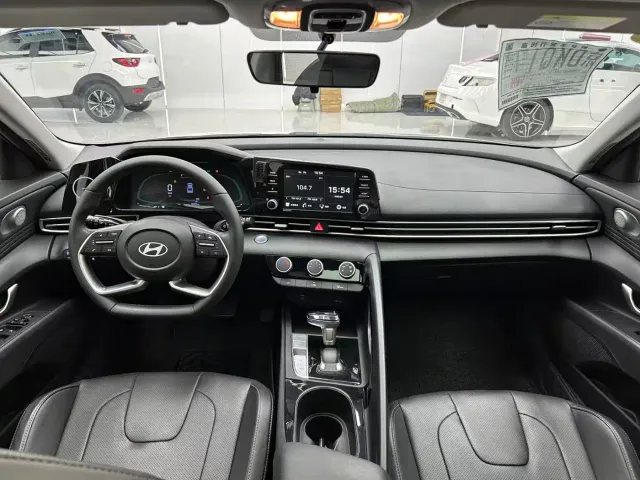 Hyundai Elantra — Фото автомобиля 15