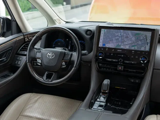 Toyota Alphard 2024 Hybrid 2.5L Prestige Edition — Фото автомобиля 11