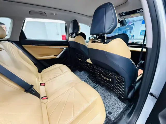 Geely Boyue L — Фото автомобиля 10