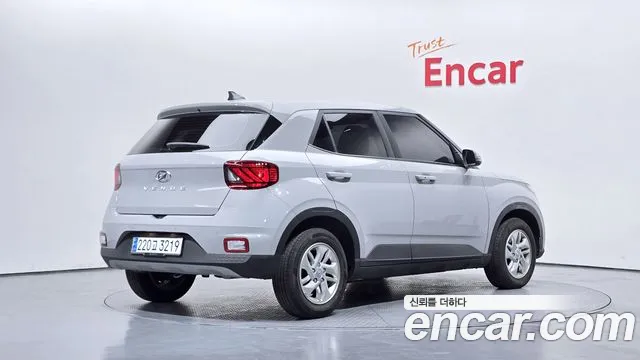 Hyundai Venue — Фото автомобиля 2