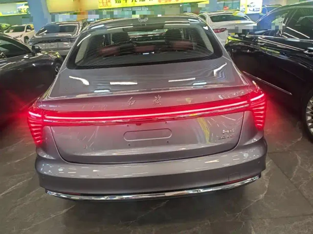 Hongqi H5 — Фото автомобиля 5
