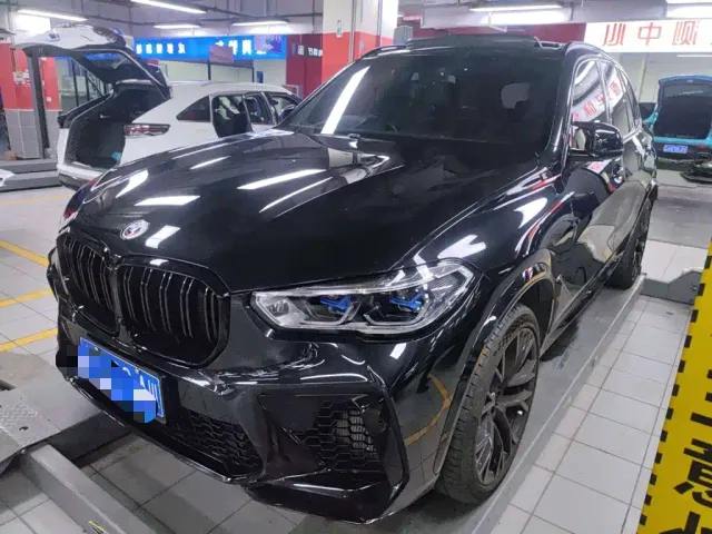 Фотография автомобиля — BMW X5 M