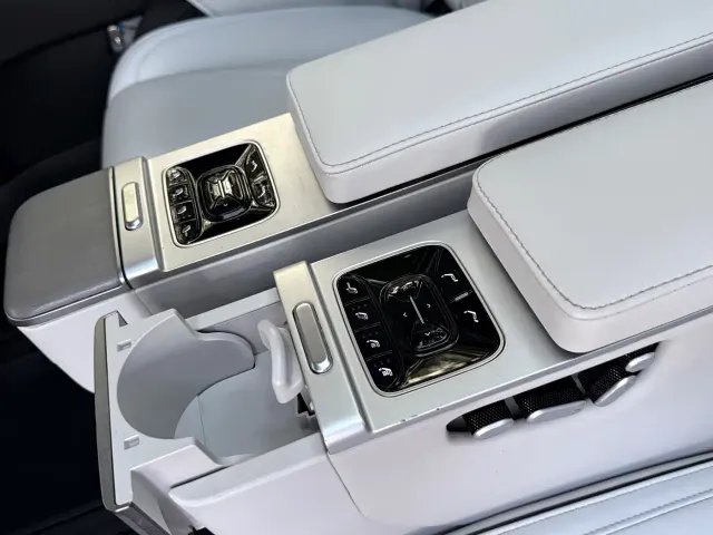 Xpeng X9 — Фото автомобиля 8