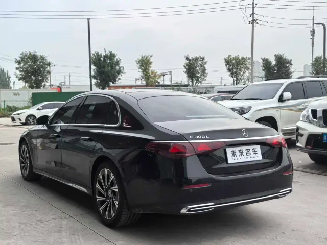 Mercedes-Benz E-Class — Фото автомобиля 9