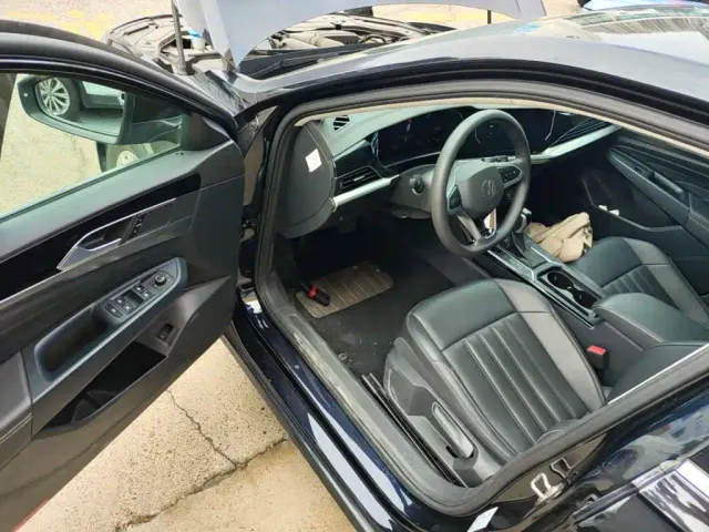 Volkswagen Passat — Фото автомобиля 15