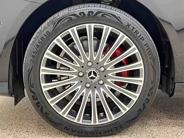 Mercedes-Benz E-Class — Фото автомобиля 8