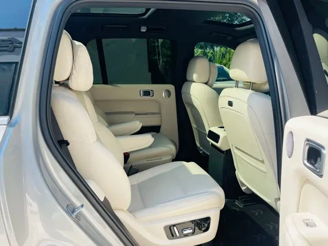 Li Auto L8 — Фото автомобиля 19