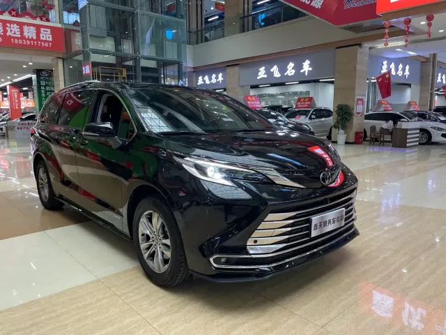 Toyota Sienna — Фото автомобиля 4