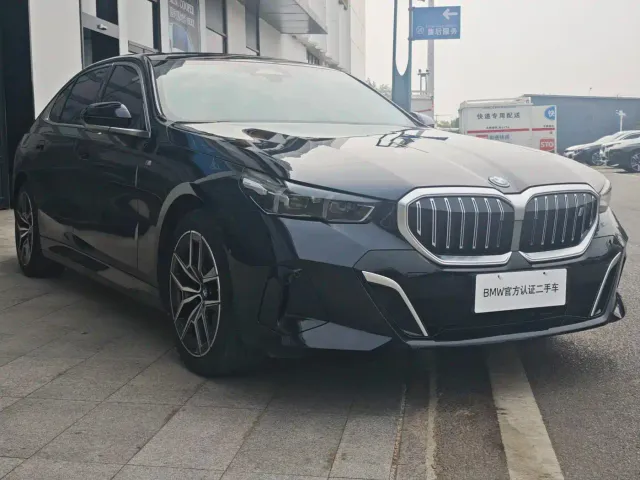 BMW i5 — Фото автомобиля 3