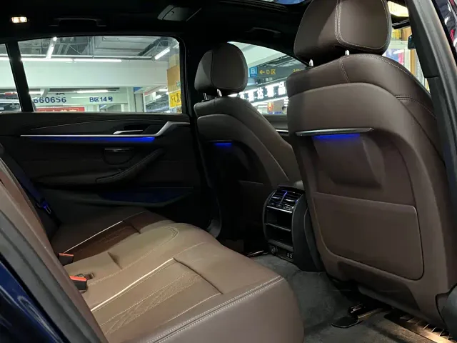 BMW 5 Series — Фото автомобиля 13