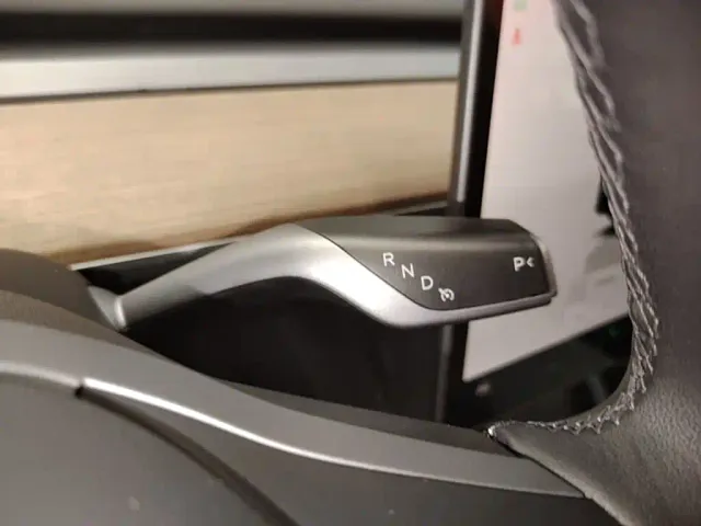 Tesla Model Y — Фото автомобиля 13