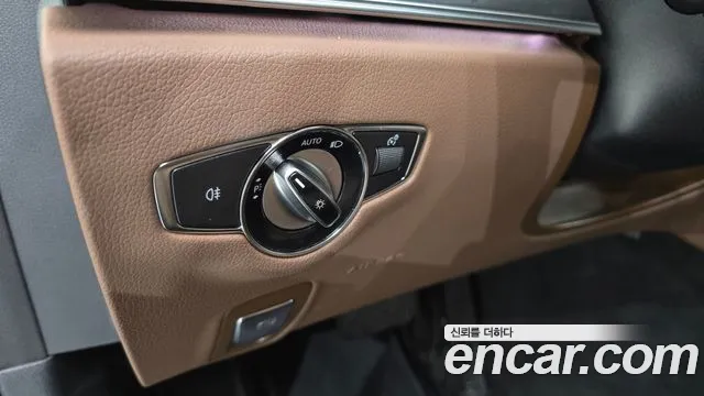 Mercedes-Benz E-Class — Фото автомобиля 27