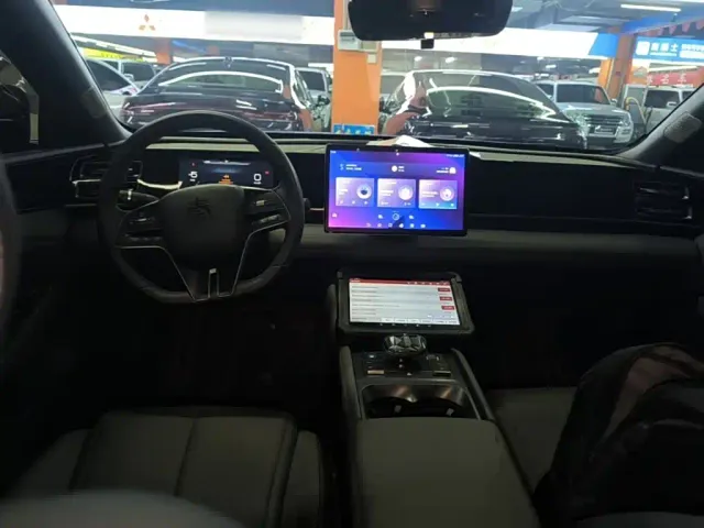 BYD Qin L — Фото автомобиля 9