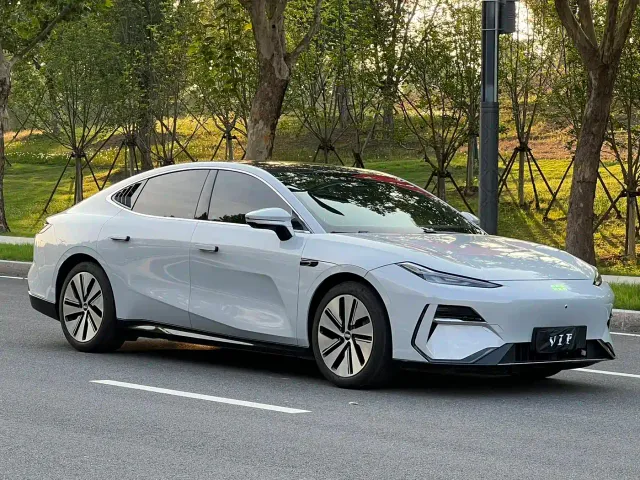 Geely Galaxy E8 — Фото автомобиля 3