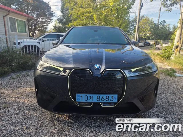 BMW iX — Фото автомобиля 2