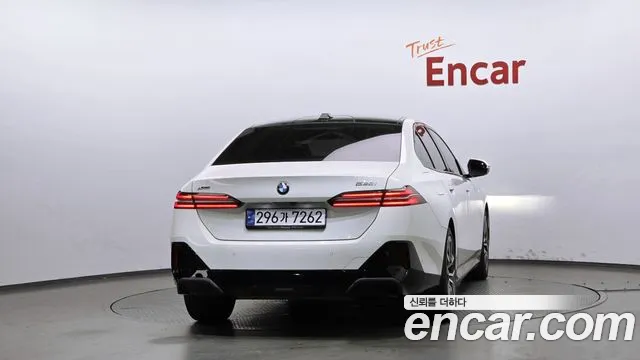 BMW 5-Series — Фото автомобиля 3