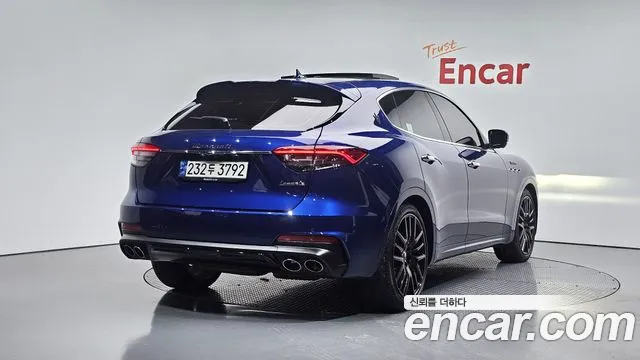 Maserati Levante — Фото автомобиля 2